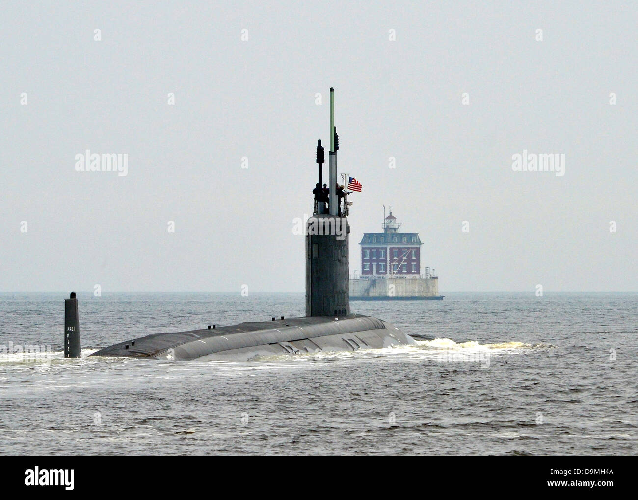 Virginie de l'US Navy de la classe de sous-marin d'attaque USS Missouri quitte la rivière Thames comme il part Naval Submarine Base New London, 18 juin 2013 à Groton, CT. Banque D'Images