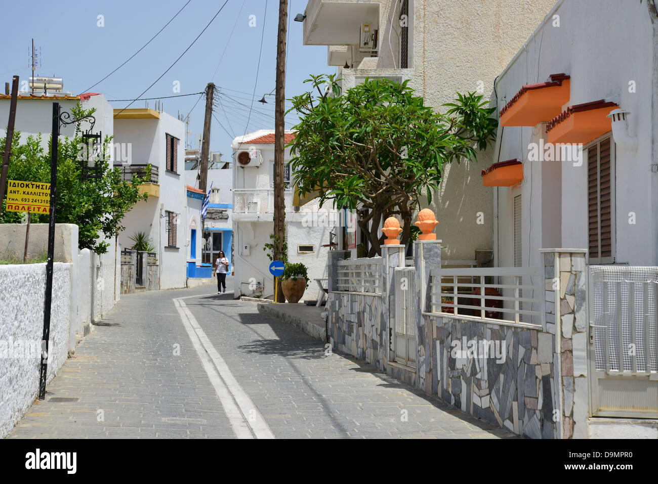 Main street, Gennadi, Rhodes (Rodos) région, le Dodécanèse, Grèce, région sud de la Mer Egée Banque D'Images
