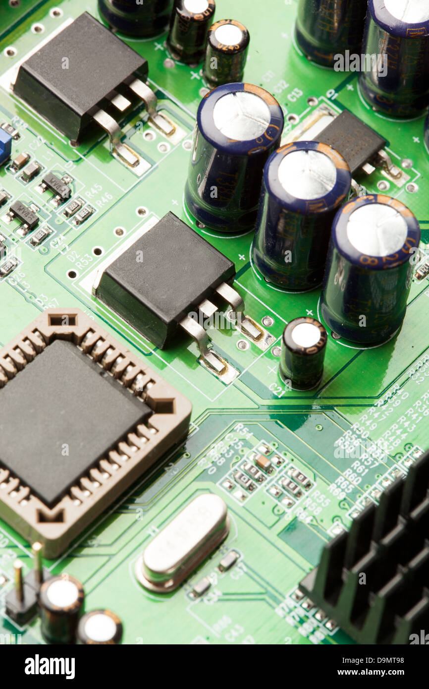 Circuit électrique vert par micropuces, conducteurs, et transistors Banque D'Images