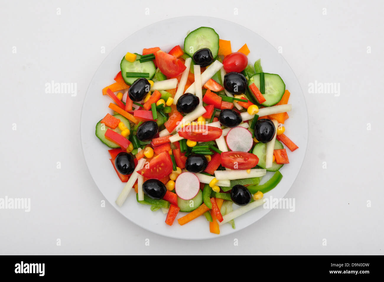 Salade, Salade, Salade Mixte, plaque d'olive, noir, noir, le fromage au lait de brebis, rouges, oignons, concombres, Gukenscheiben, paprika, rouge Banque D'Images