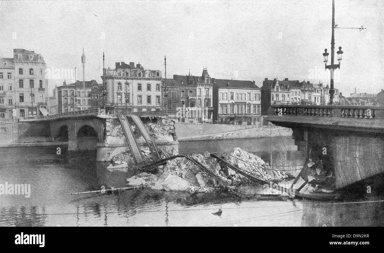 Cette photo a été prise du pont sur la Meuse à Liège, Belgique, peu après il a été détruit par les Belges. Banque D'Images