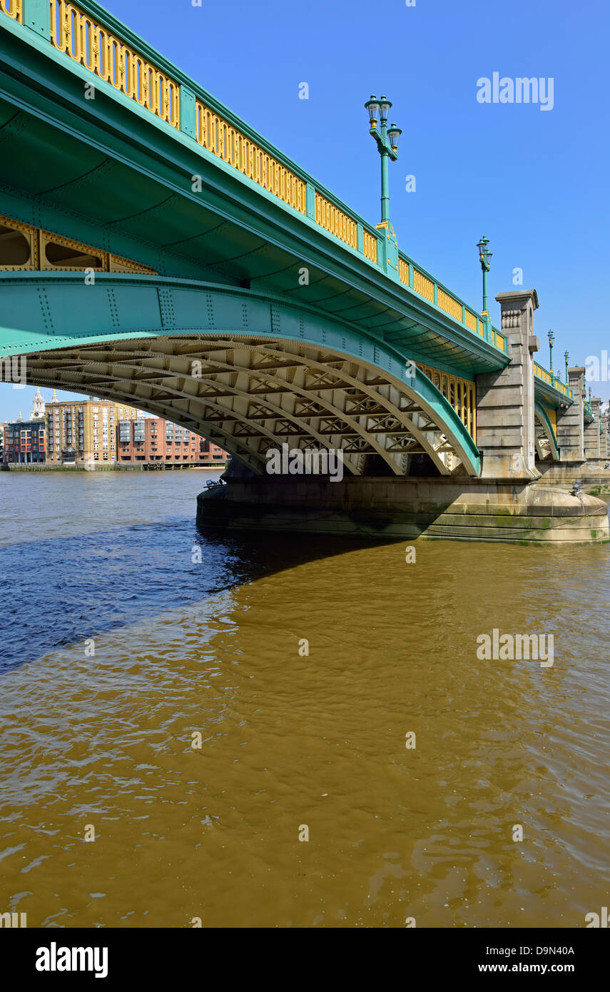 Southwark Bridge, Londres, Royaume-Uni Banque D'Images