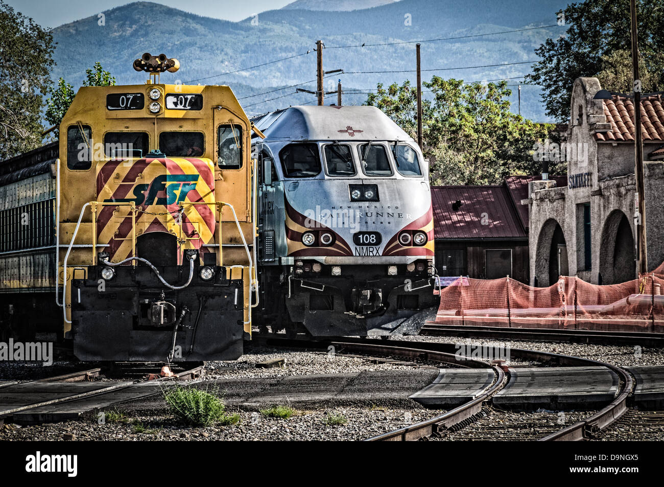 Le Sud de Santa Fe's ex-GP7 et Ferroviaire ATSF Runner MP36PH-3C, Santa Fe Train Depot, l', Gare de Santa Fe, Nouveau Mexique Banque D'Images