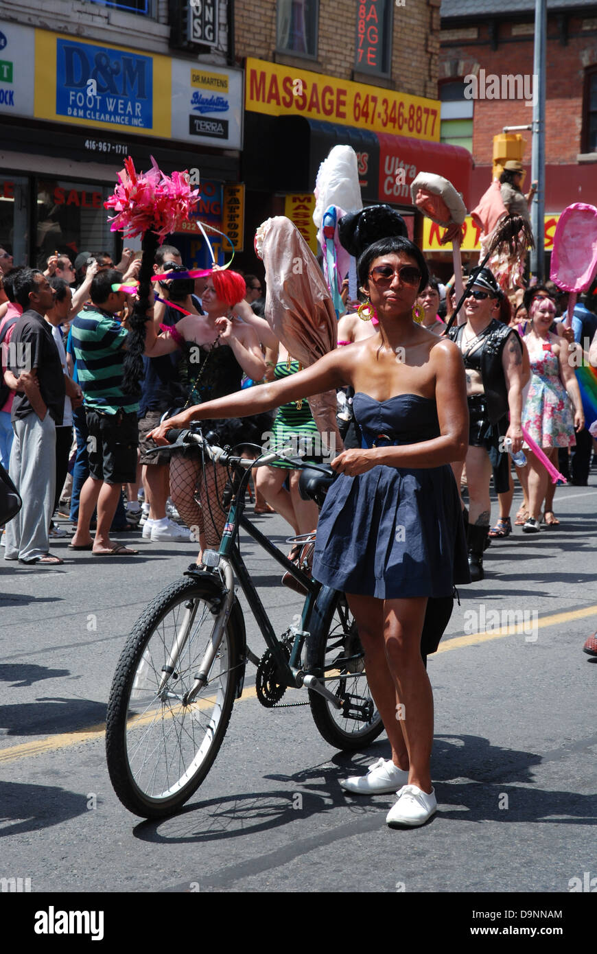 Toronto-June 30 mars Dyke, 2012- sur Pride Week sur la rue Yonge à Toronto. Banque D'Images