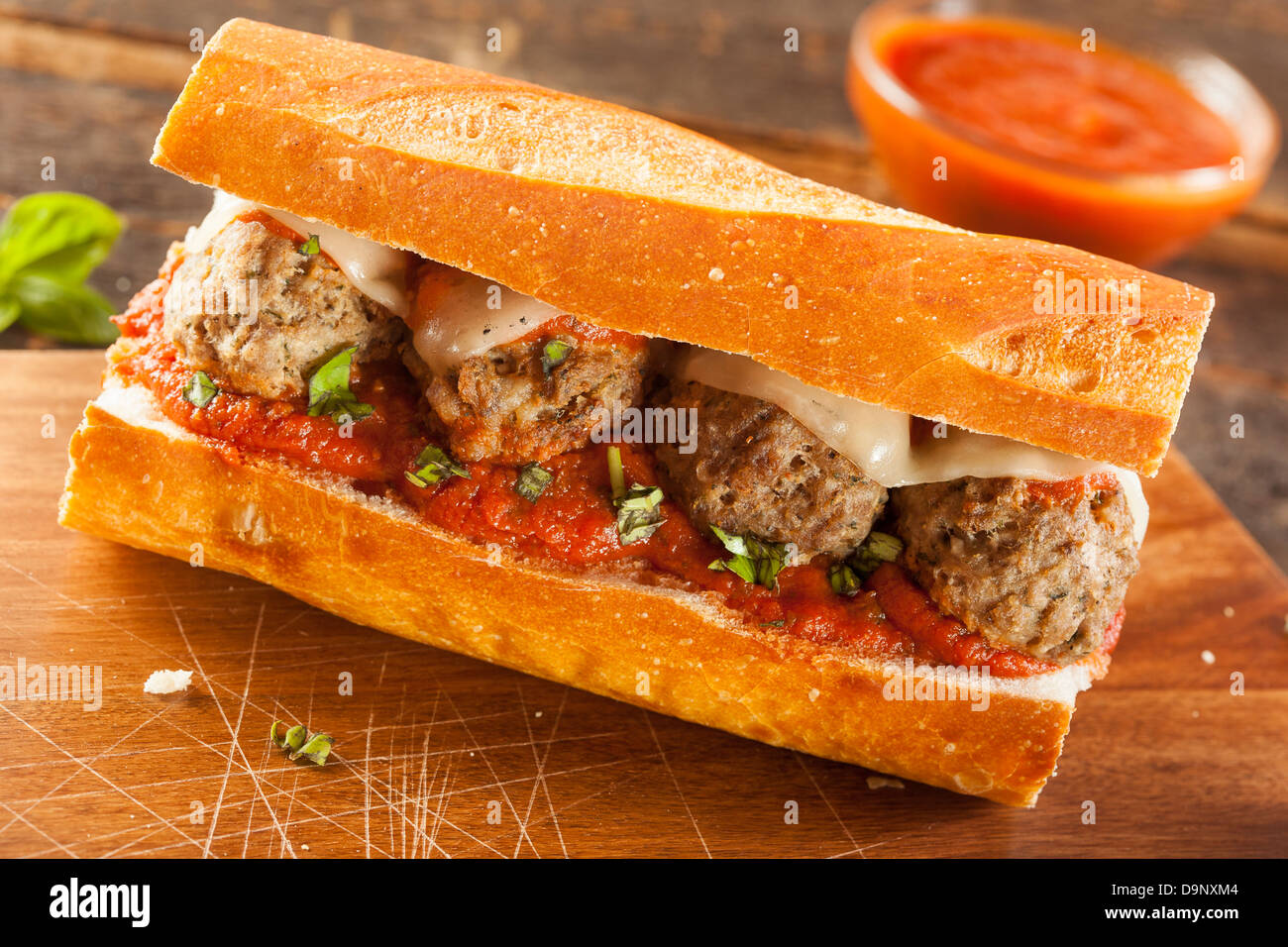 Des boulettes épicées sous Sandwich avec sauce marinara et fromage Banque D'Images