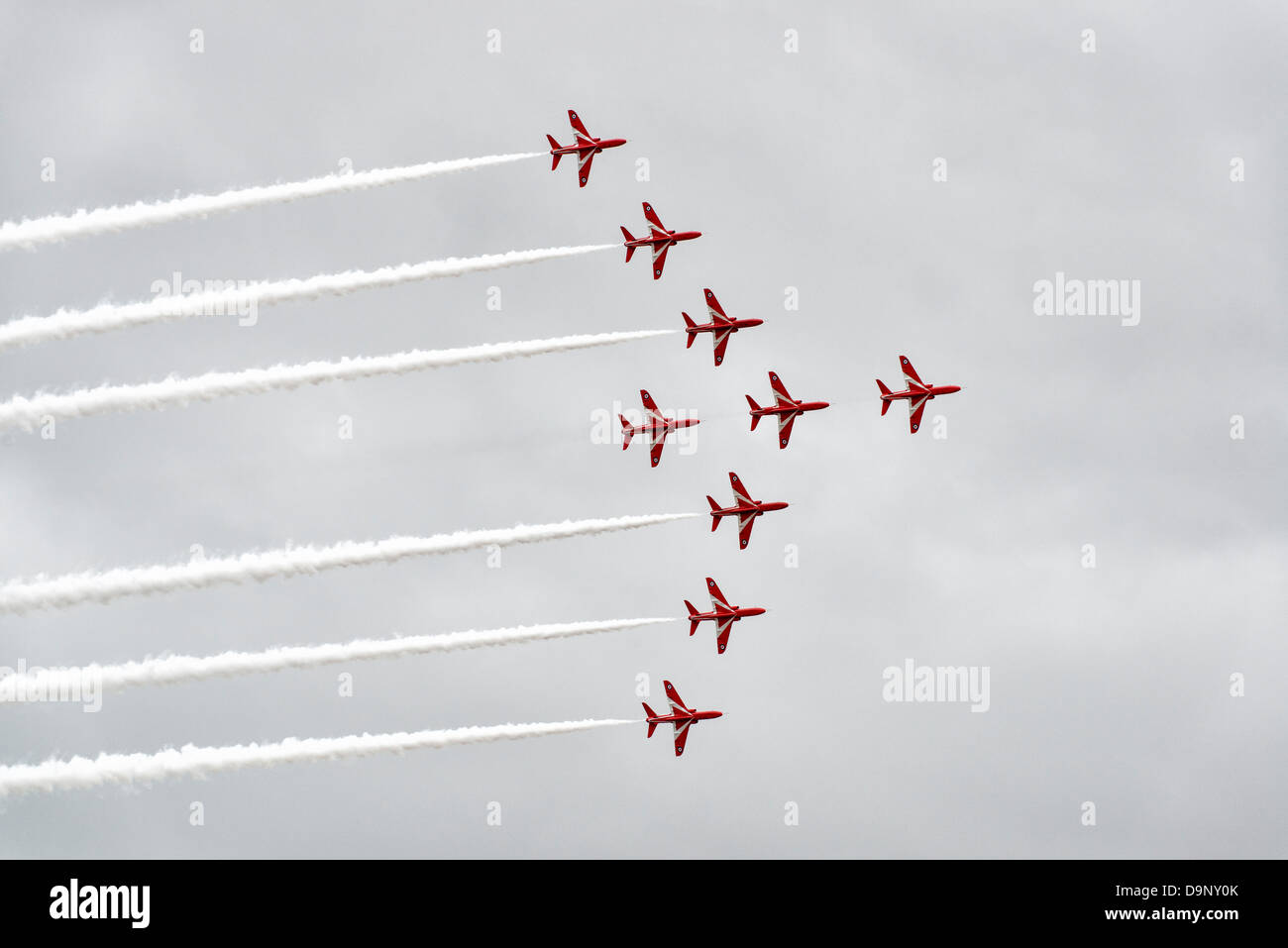 Les flèches rouges en formation pendant leur excitant aerobatic affichage à la Journée de l'air Weston Weston-Super-Mare. Banque D'Images