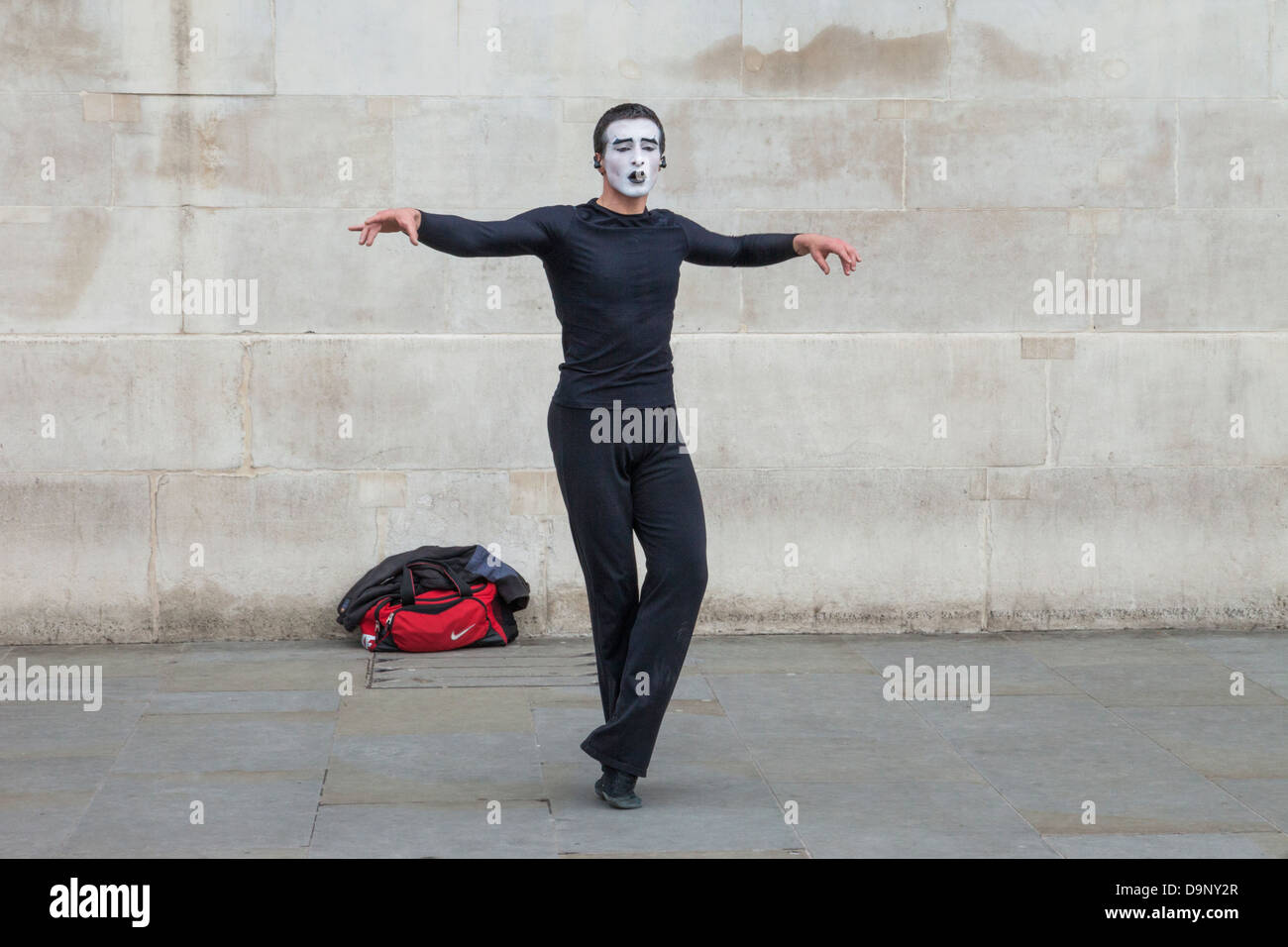 L'Angleterre, Londres, Trafalgar Square, artiste mime de la rue Banque D'Images