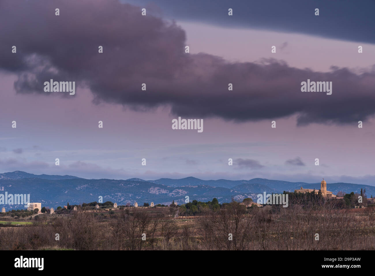 Vue éloignée sur , Gignac, Hérault, Languedoc-Roussillon, France Banque D'Images