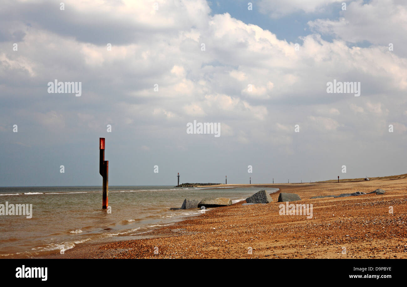 Une vue de la plage et des récifs artificiels à Eccles-sur-Mer, Norfolk, Angleterre, Royaume-Uni. Banque D'Images