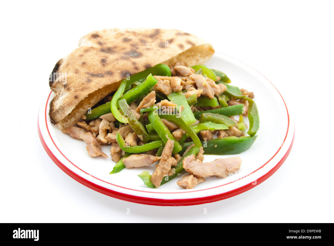 Pain plat frais avec la viande de poulet et légumes sur la plaque Banque D'Images