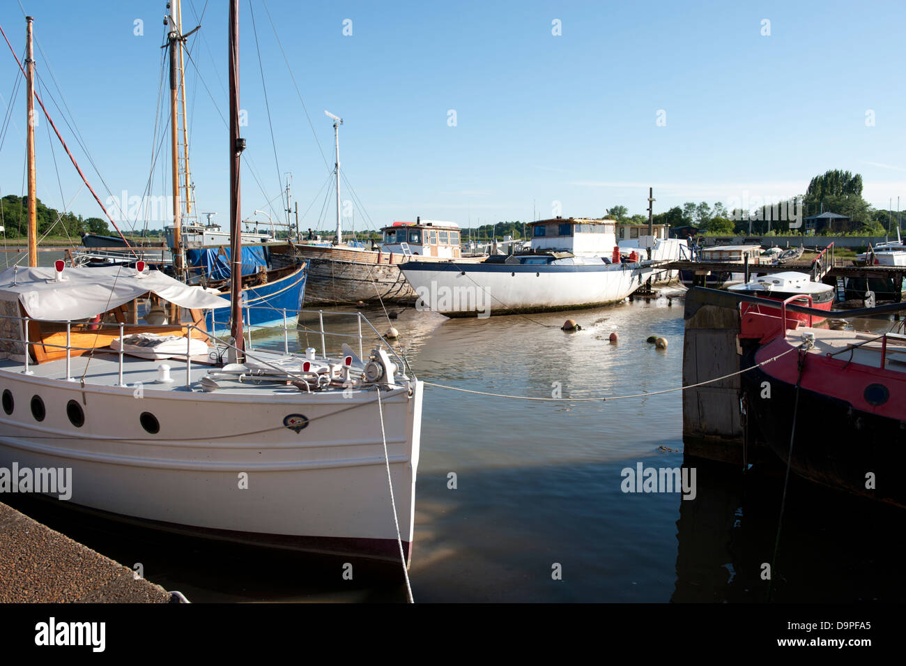 Bateaux amarrés à quai de traversier, Woodbridge, Suffolk, UK Banque D'Images