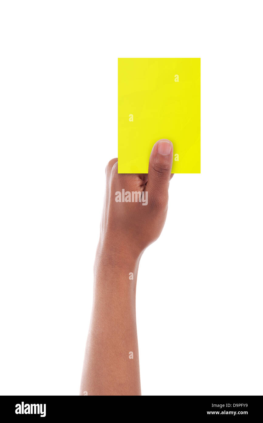 Arbitre africain donnant une carte jaune isolé sur fond blanc - les peuples africains Banque D'Images