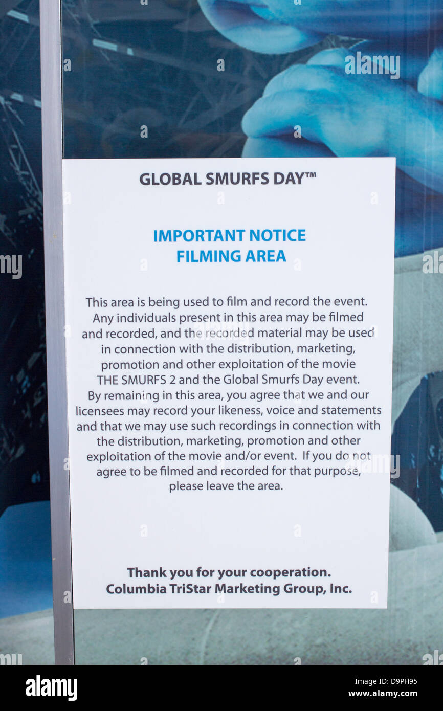 Avis relatif au tournage d'une Journée mondiale de Schtroumpfs, St Stephen's Green Shopping Centre, Dublin, Irlande. Banque D'Images