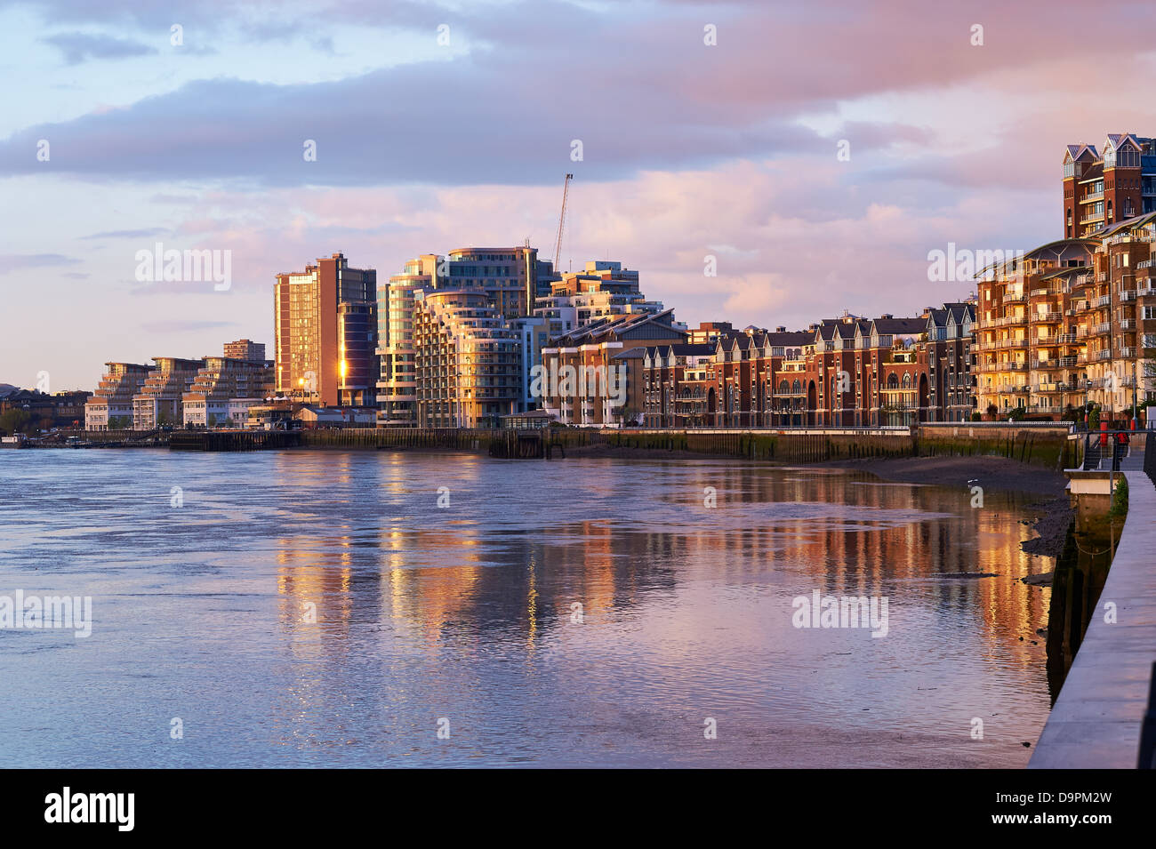 Riverside Apartments à Battersea en regardant vers l'Héliport Banque D'Images