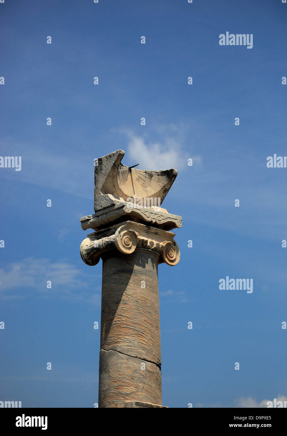 Temple d'Apollon avec le cadran solaire - pilier de la première période impériale, Pompéi, Campanie, Italie Banque D'Images