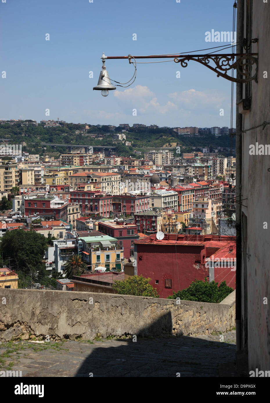 Voir à partir de la colline de Vomero à la ville de Naples, Campanie, Italie Banque D'Images