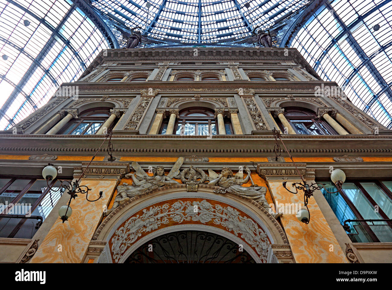 La Galleria Umberto, une galerie marchande dans la vieille ville de Naples, Campanie, Italie Banque D'Images