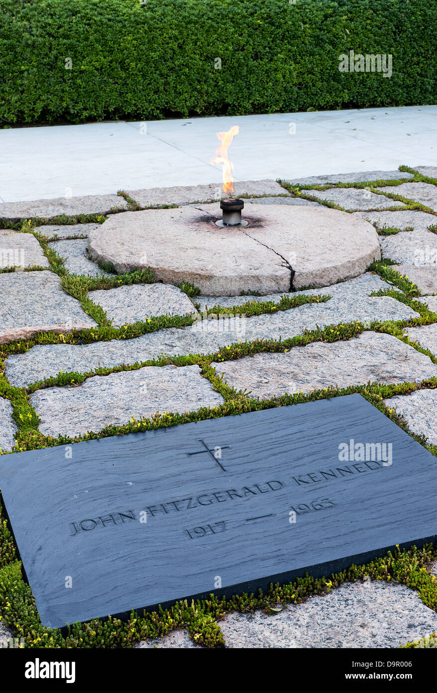 John F Kennedy tombe et flamme éternelle, le cimetière d'Arlington, Virginie, États-Unis Banque D'Images