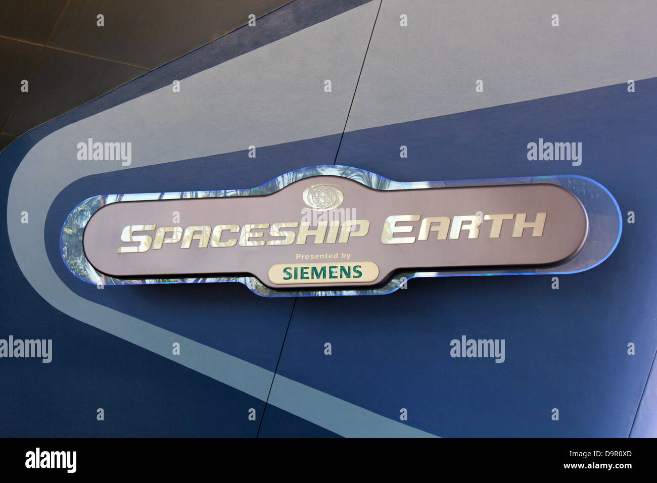 Spaceship Earth à Epcot Center logo sign, Walt Disney World. Banque D'Images