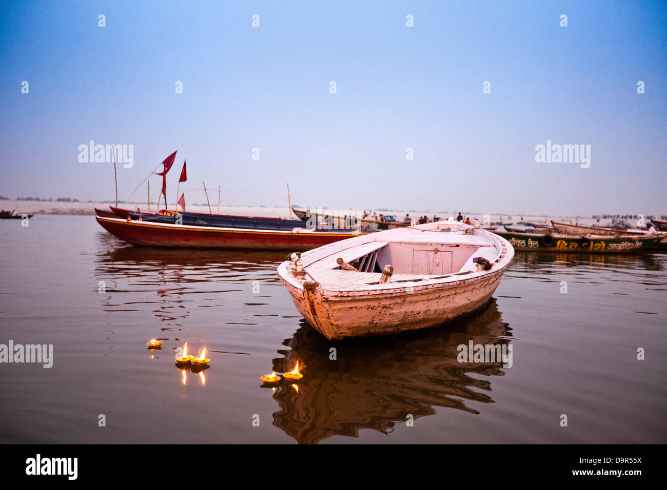 Bateaux à Rajendra Prasad Ghat, Gange, Varanasi, Uttar Pradesh, Inde Banque D'Images