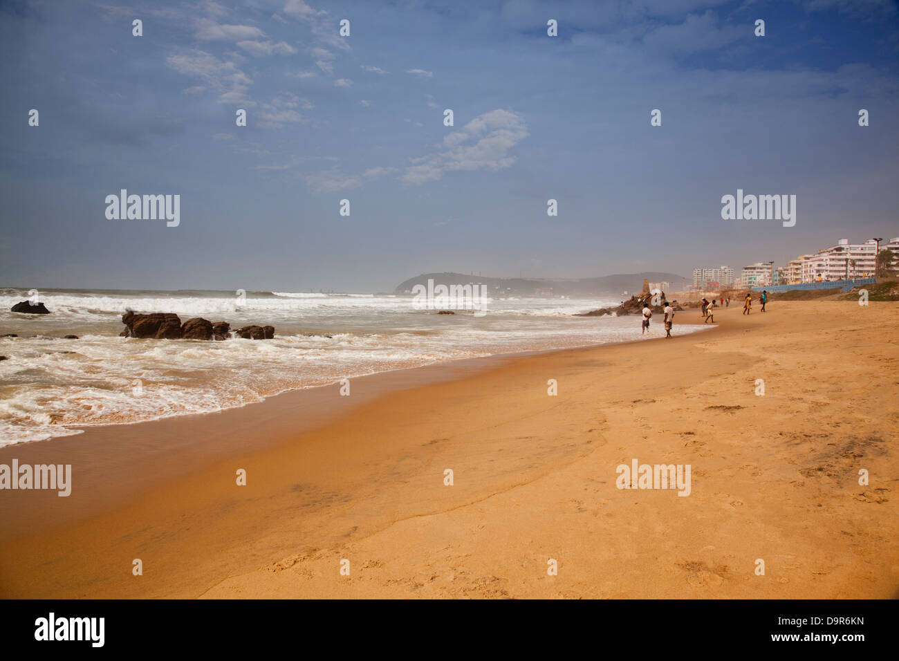 Surfez sur la plage, Visakhapatnam, Andhra Pradesh, Inde Banque D'Images