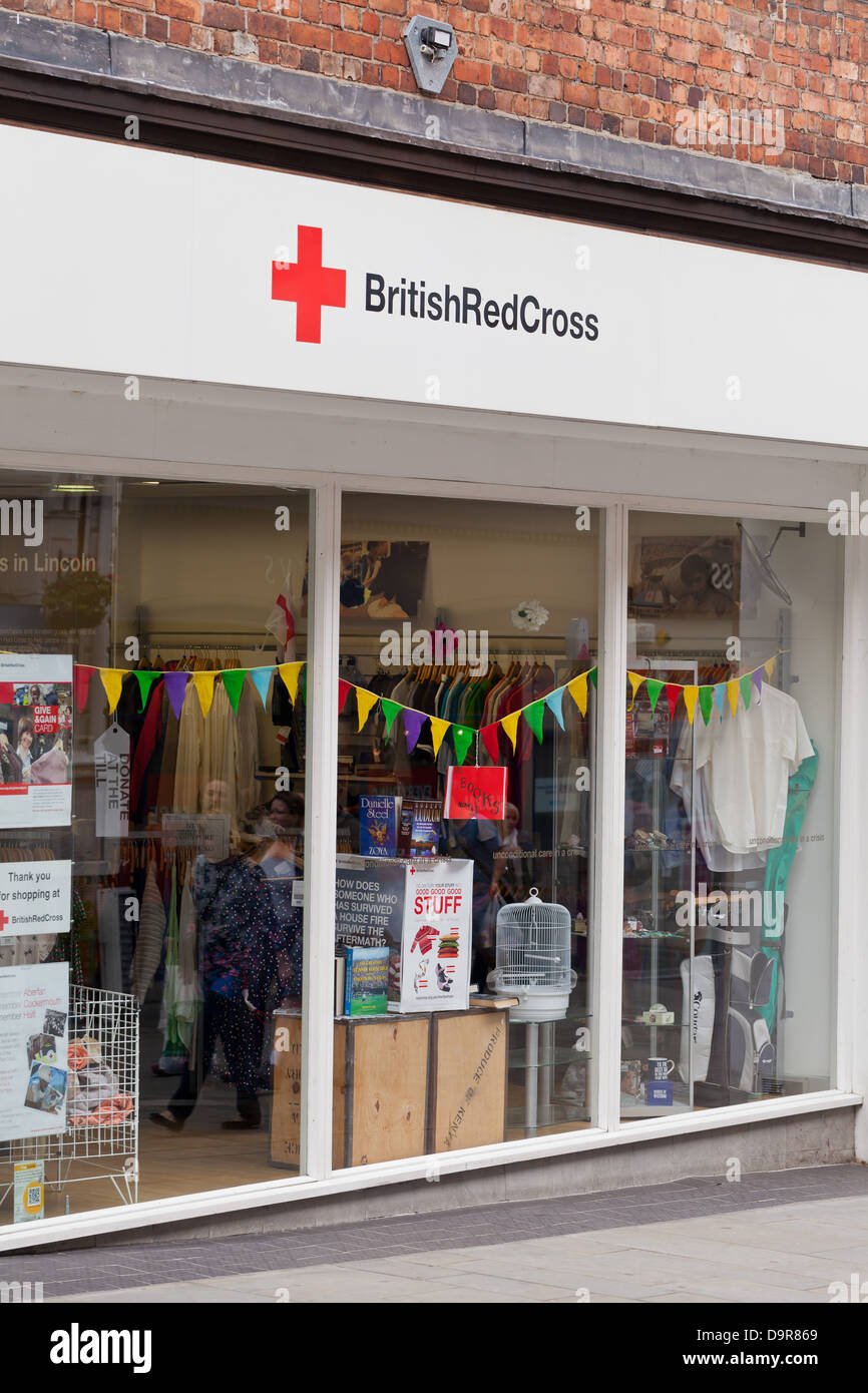 Lincoln - British Red Cross Shop à High Street, Lincoln, Lincolnshire, Royaume-Uni, Europe Banque D'Images