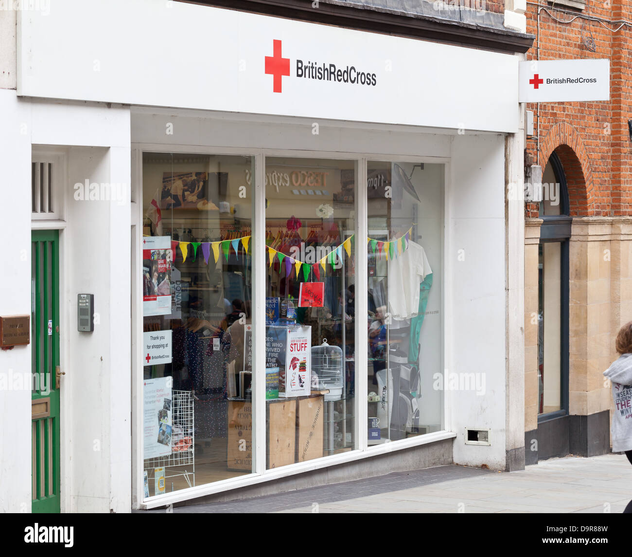 Lincoln - British Red Cross Shop à High Street, Lincoln, Lincolnshire, Royaume-Uni, Europe Banque D'Images