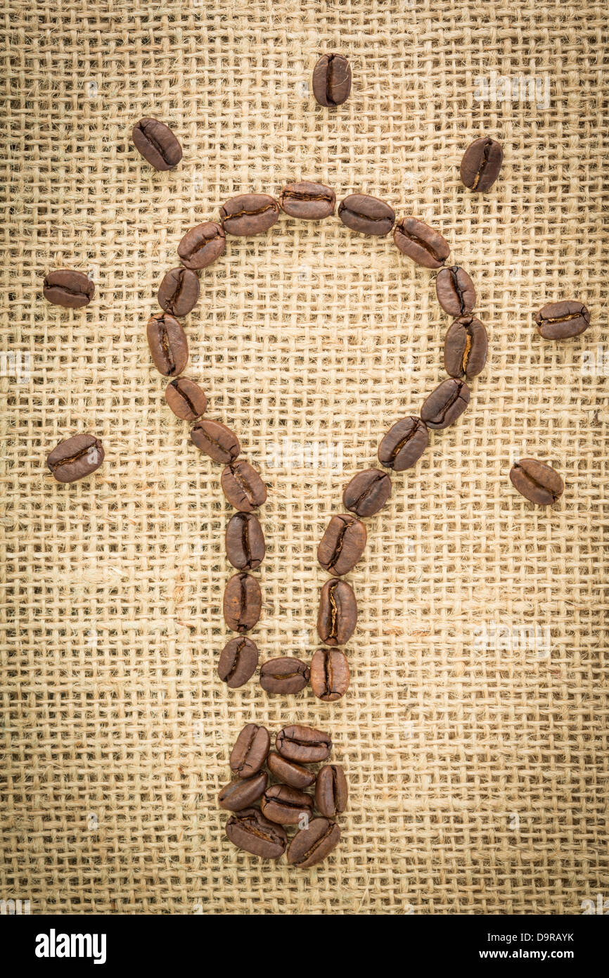 Ampoule Lumière fabriqué à partir de grains de café avec les faisceaux lumineux Banque D'Images