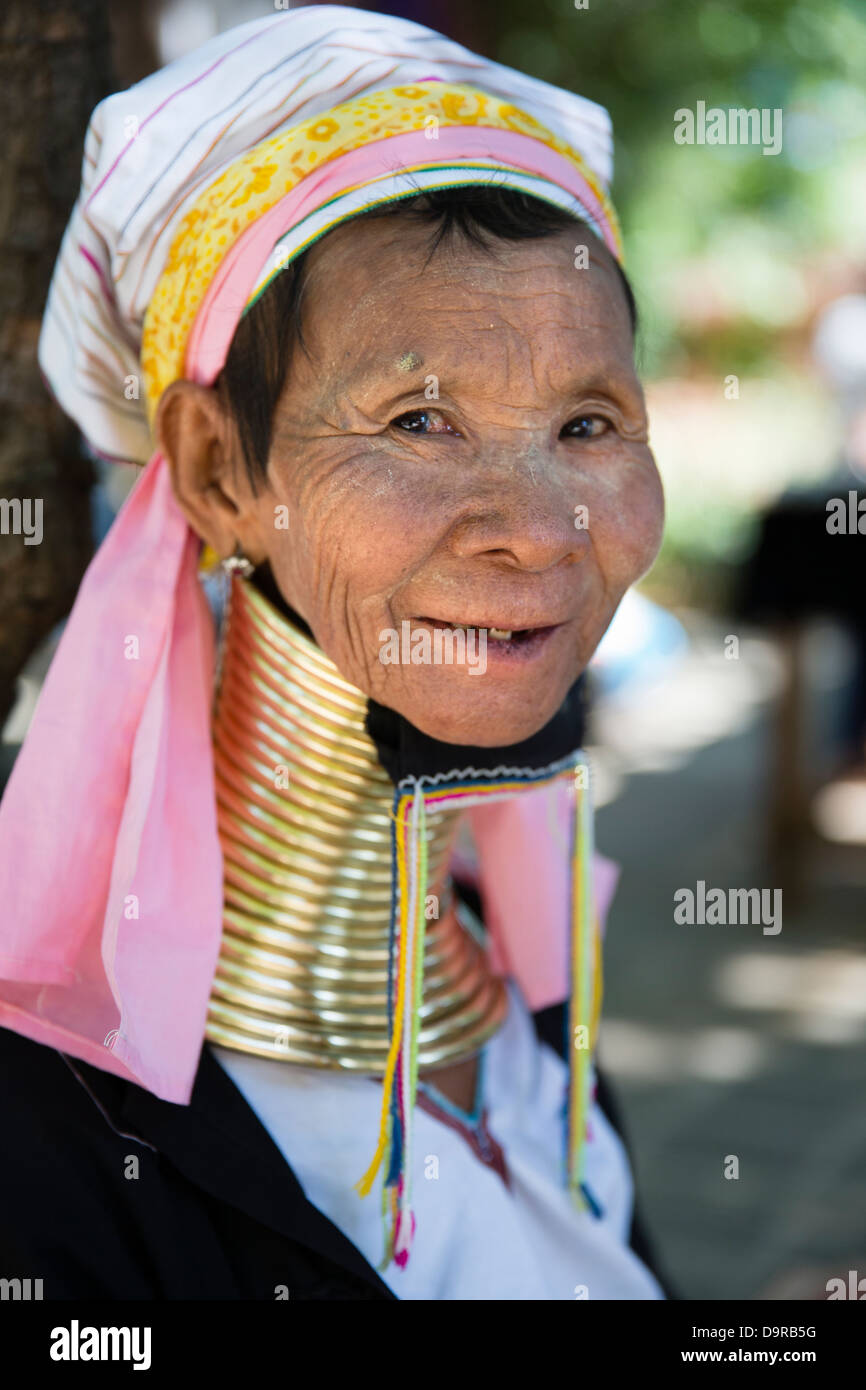 Un Lahwi Kayan longue dame, Bagan, Myanmar (Birmanie) Banque D'Images