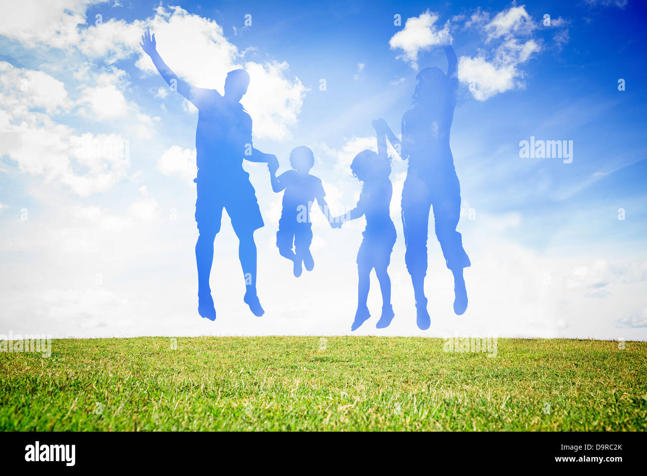 Silhouette of family jumping dans l'air Banque D'Images Silhouette of family jumping dans l'air Banque D'Images