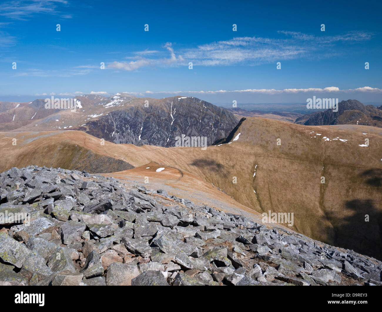 Voir à l'est de Elidir Fawr dans Y Glyderau montagnes, montrant Pen An Wen Ole et l'ensemble y Bwlch Carneddau Brecan et Foel-goch Banque D'Images