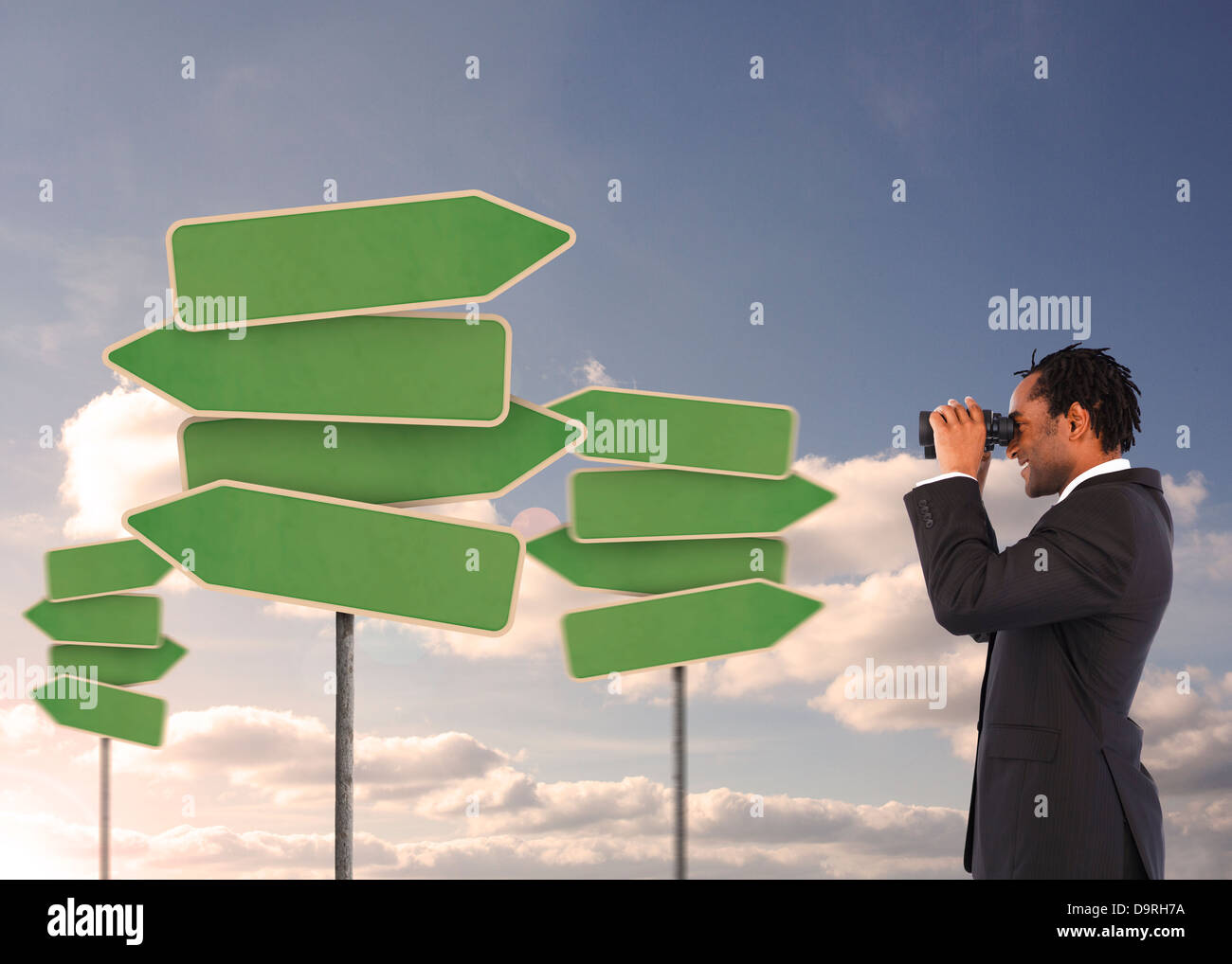Businessman looking at empty signposts with binoculars Banque D'Images Businessman looking at empty signposts with binoculars Banque D'Images