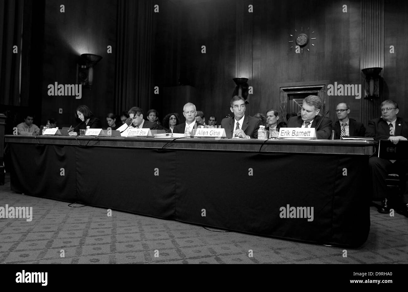 Les agents des douanes et de la protection des frontières des États-Unis, dont Allen et Gina, témoignent au sujet de la sécurité à la frontière et des efforts visant à améliorer les opérations et l'application de la loi. Banque D'Images