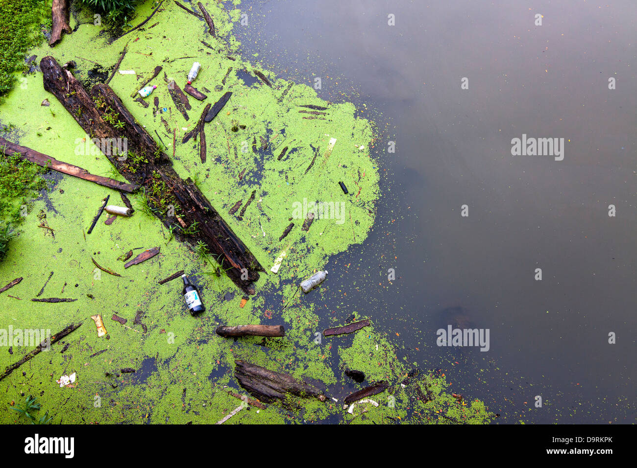 La pollution dans la rivière Scioto à Columbus, Ohio, USA. Banque D'Images