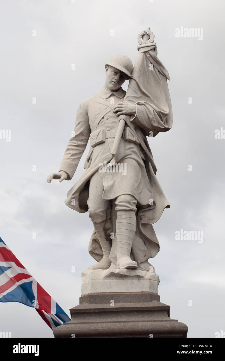 Le Bray Sur Somme mémorial dédié aux sections locales qui sont morts dans la Première Guerre mondiale, Bray-sur-Somme, Somme, Picardie, France. Banque D'Images