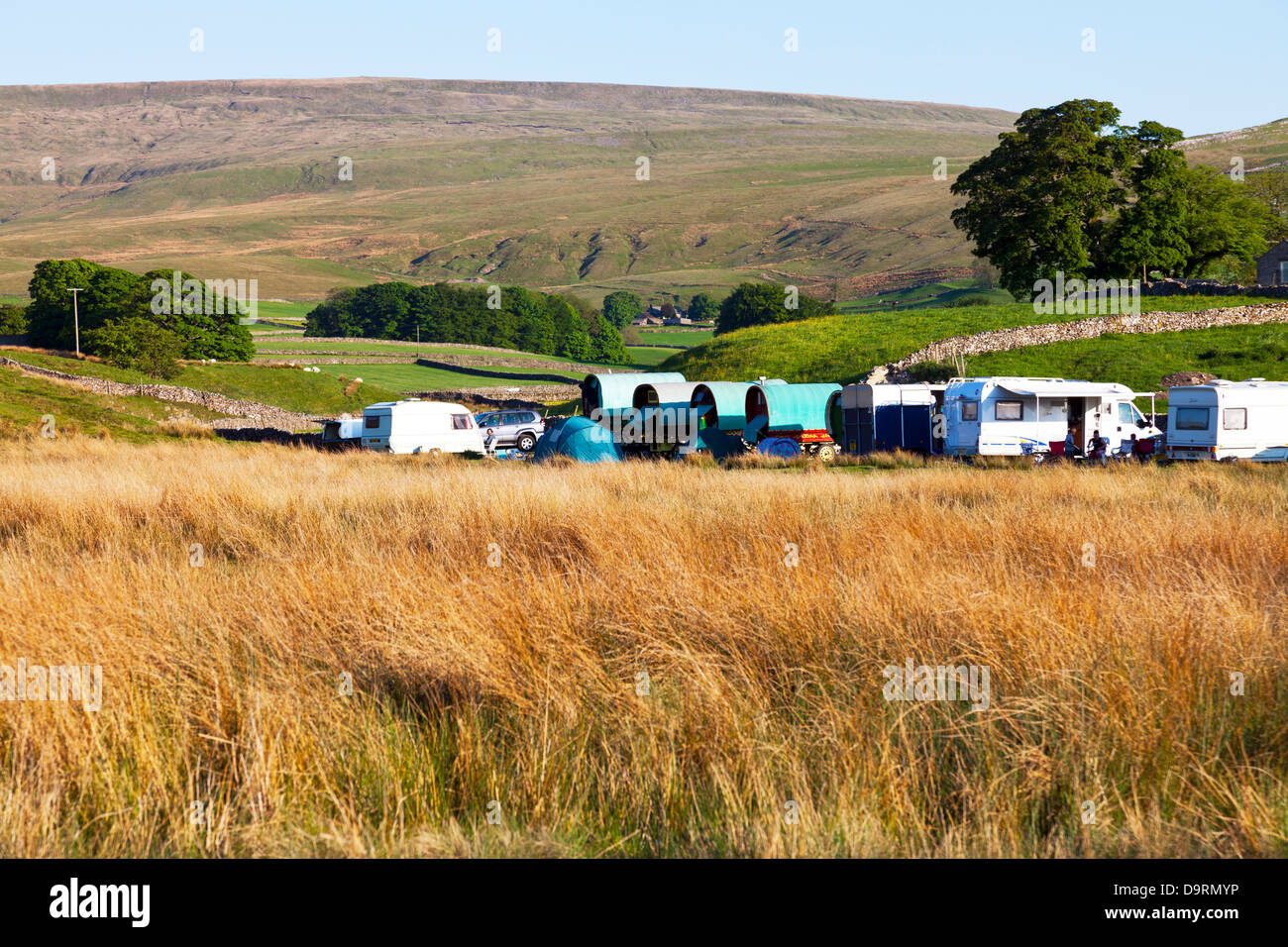 Les Tsiganes ont campé dans le champ près de Penrith, Cumbria, Lake District National Park, Royaume-Uni, Angleterre Banque D'Images
