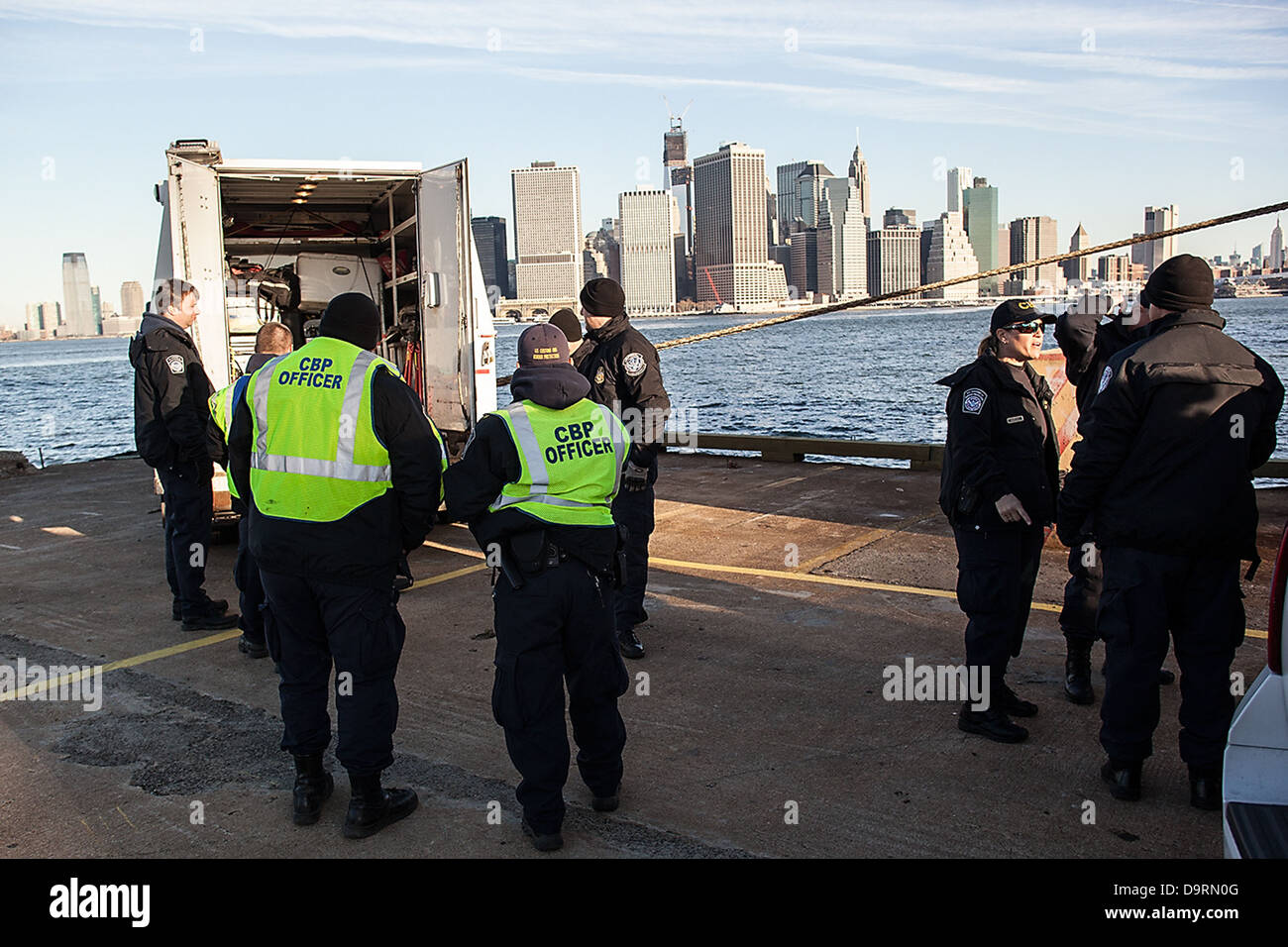 011 U.S. Customs & Border Protection Port de New York Newark reprend son navire et Conteneur Inspec. Banque D'Images