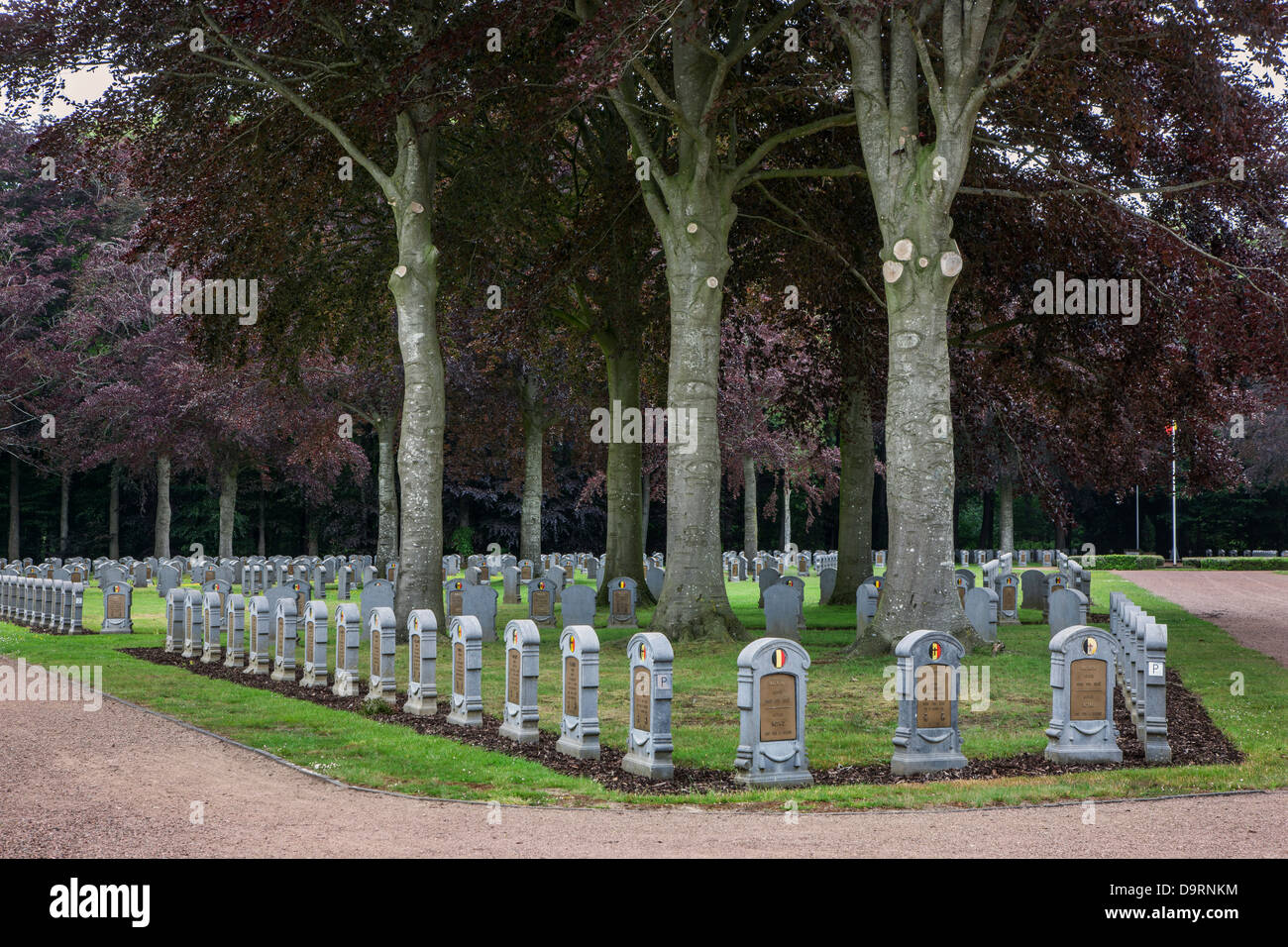 La WW1 military cemetery Houthulst avec tombes de guerre belge l'un des soldats, Flandre occidentale, Belgique Banque D'Images