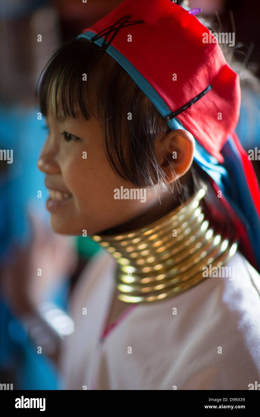 Un 'Padaung long cou' dame, lac Inle, Myanmar (Birmanie) Banque D'Images