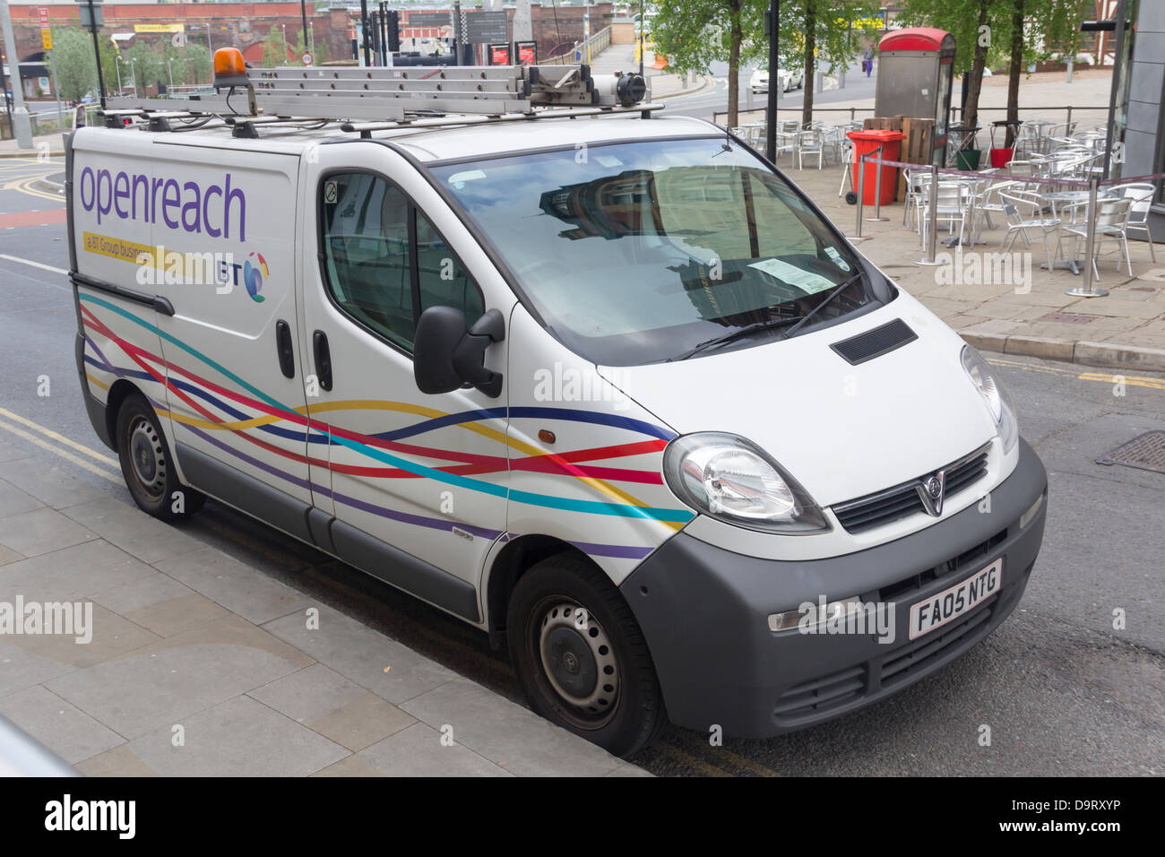 BT BT Openreach maintenance télécoms van garé (sur double lignes jaunes) dans Cateaton Street dans le centre-ville de Manchester. Banque D'Images