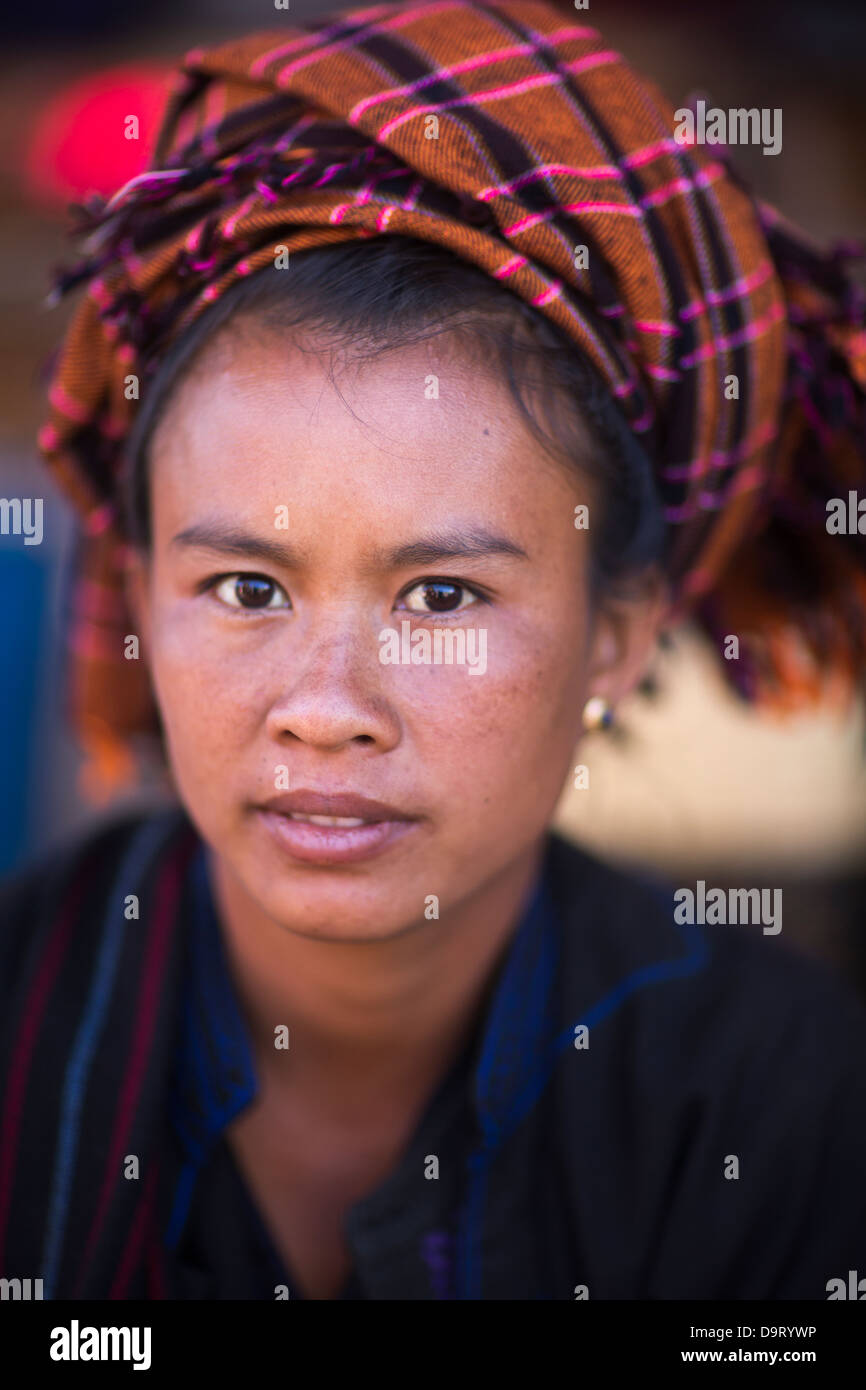 Une dame, au Lac Inle, Myanmar (Birmanie) Banque D'Images