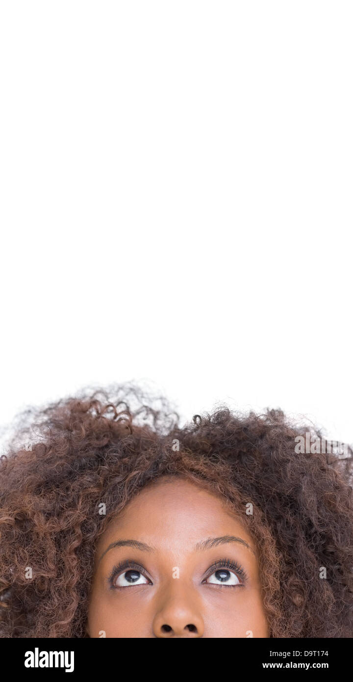 Brunette woman looking up à grand copy space Banque D'Images