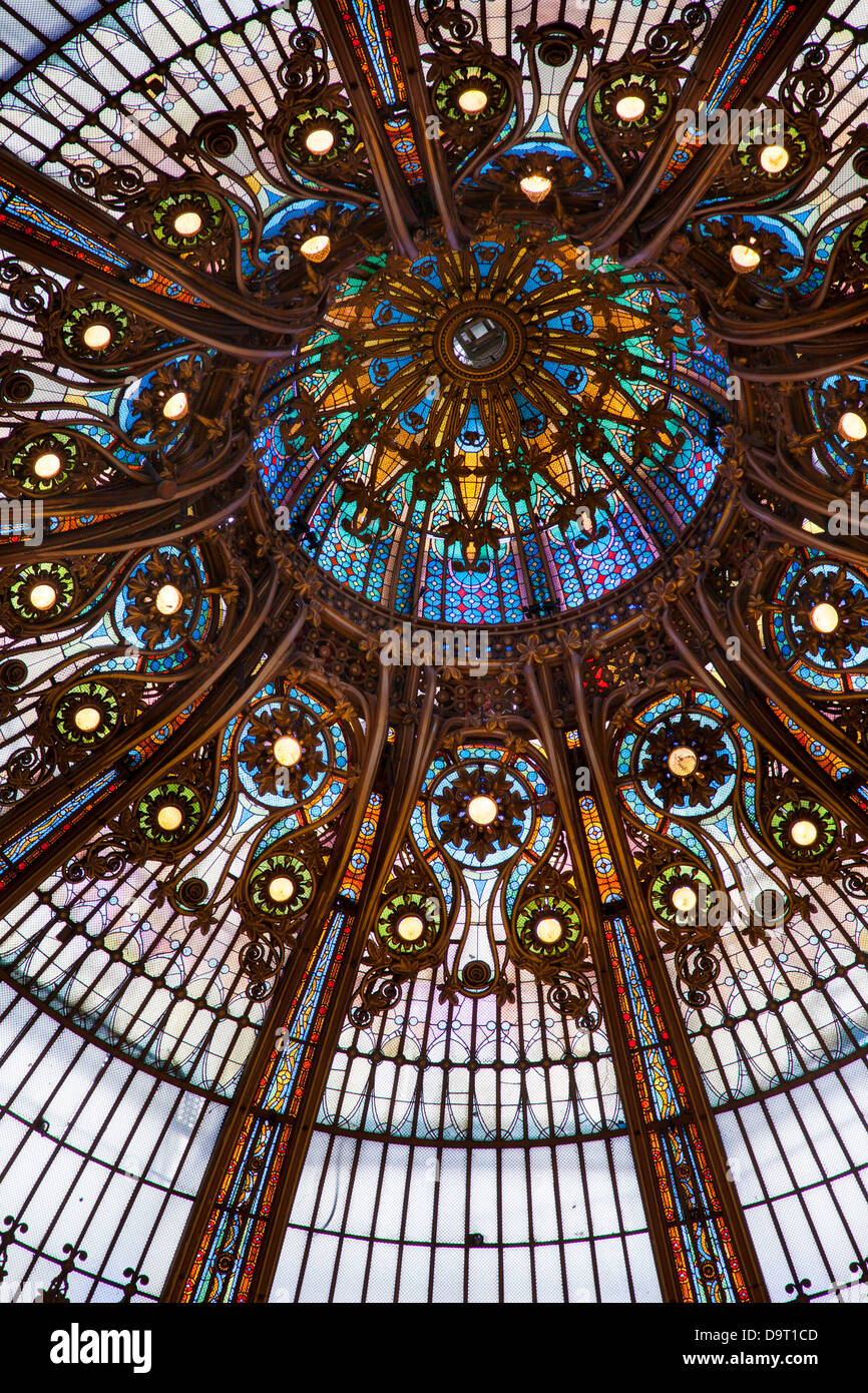 Détail de l'ornate dome sur Galeries Lafayette de Paris France Banque D'Images