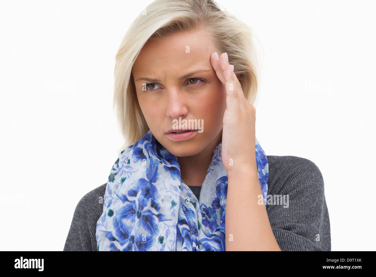 Inquiets blonde wearing scarf Banque D'Images