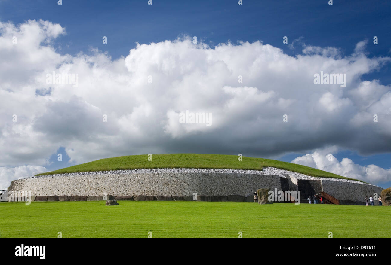 Newgrange passage tombe. Brú na Bóinne. Le comté de Meath, Irlande Banque D'Images