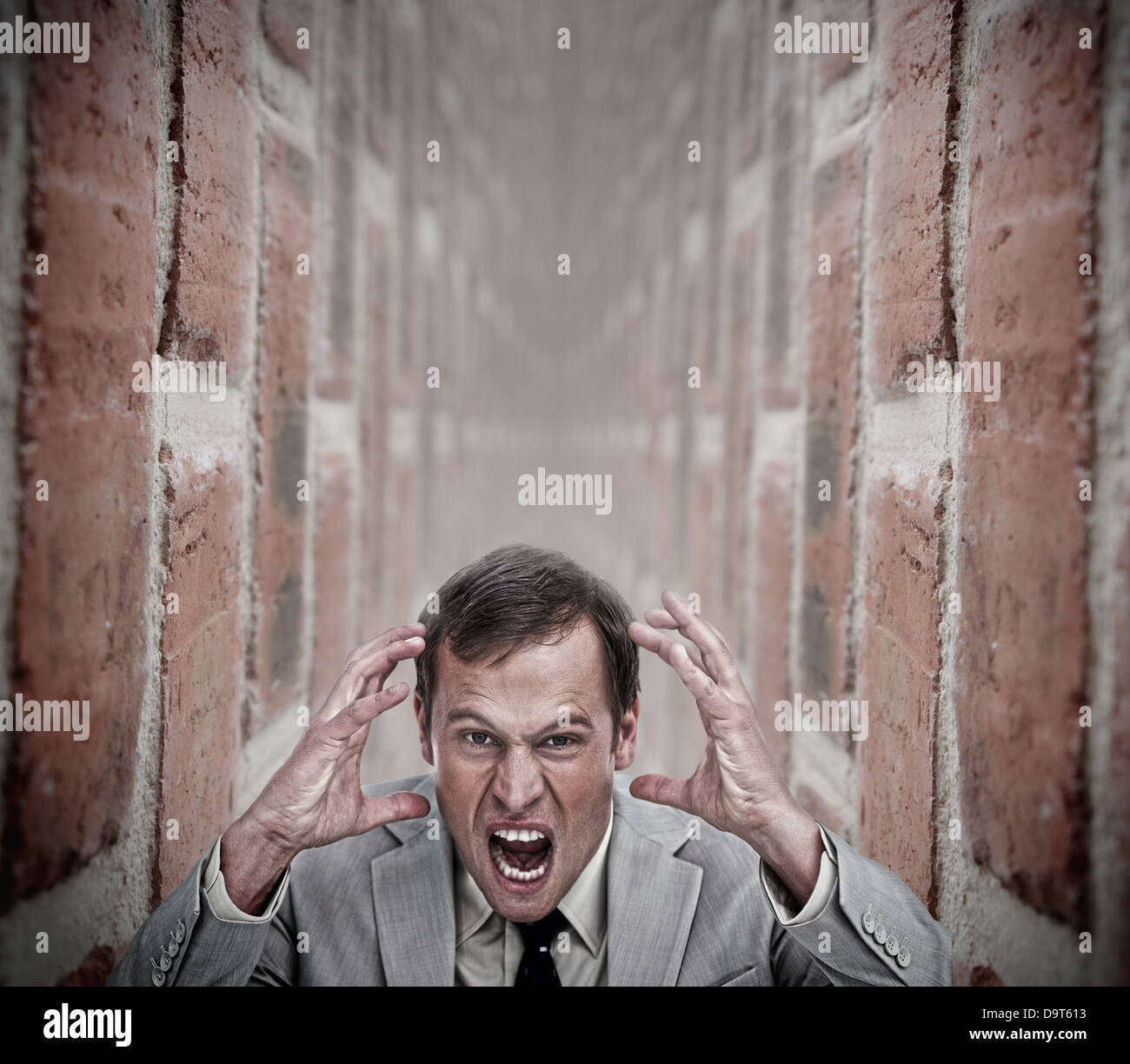 Angry businessman in a dead end Banque D'Images