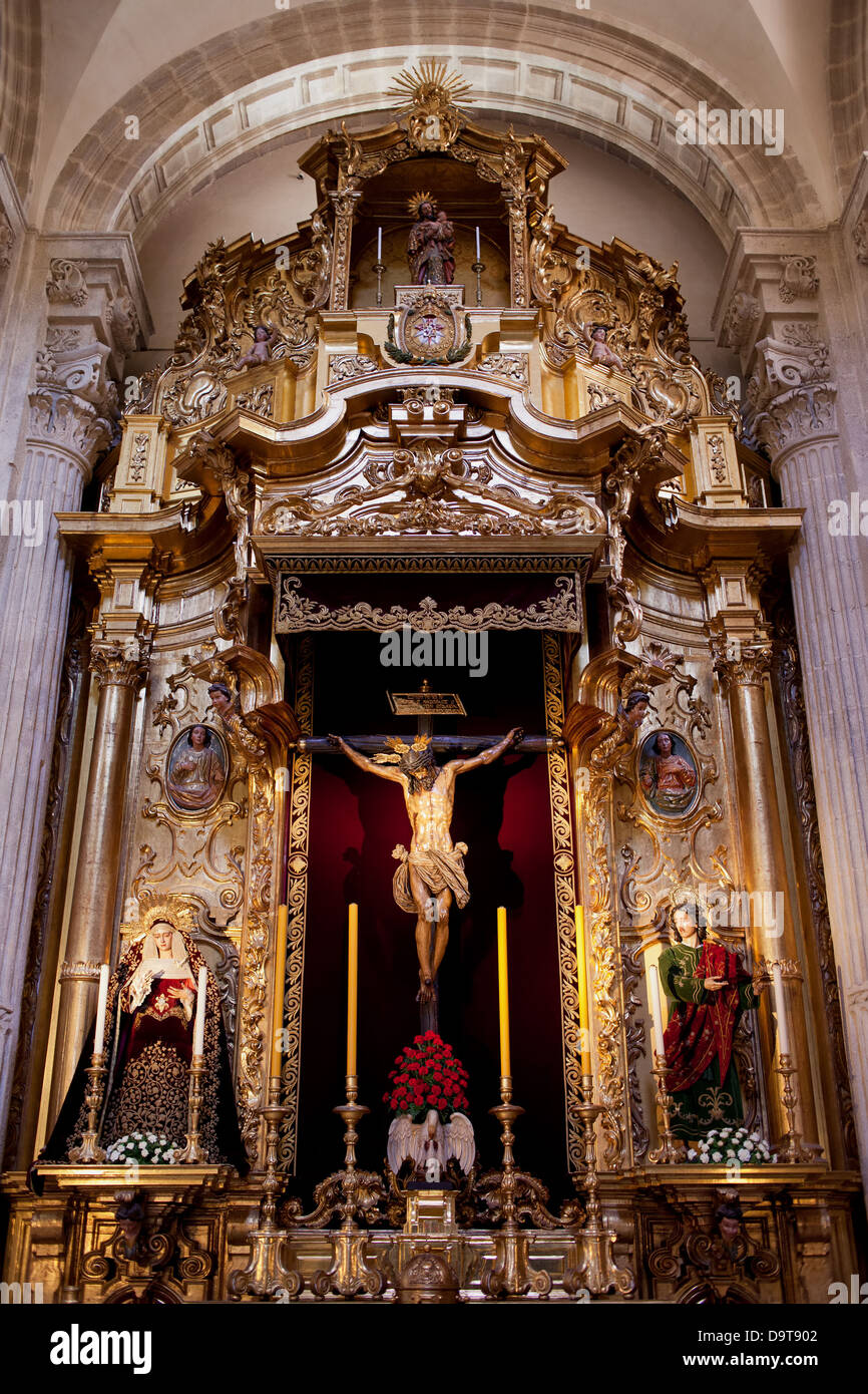 Jésus Christ sur la croix flanquée de Virgen del Socorro et Saint John