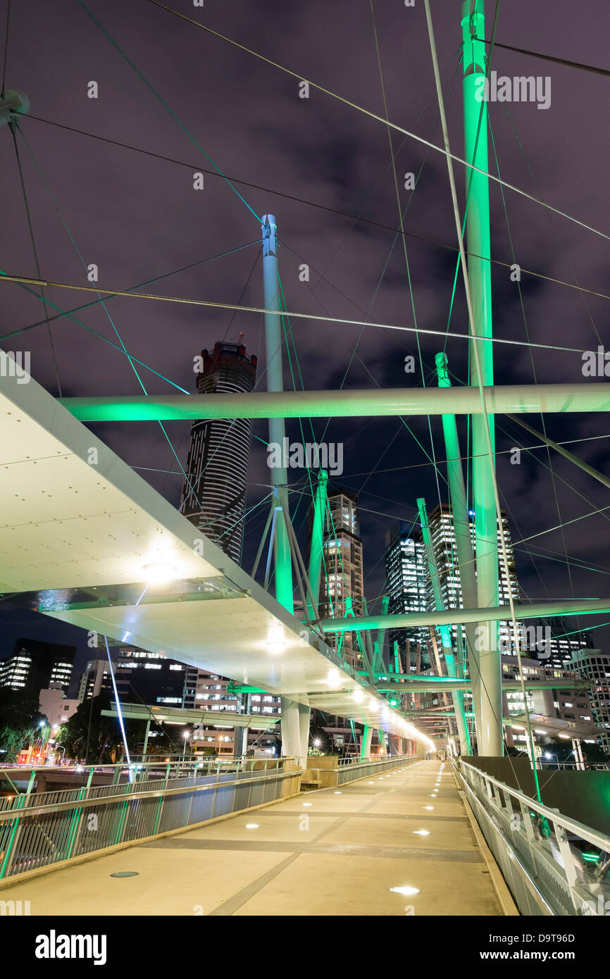 Kurilpa moderne pont qui est une passerelle traversant la rivière Brisbane à Brisbane Queensland Australie Banque D'Images