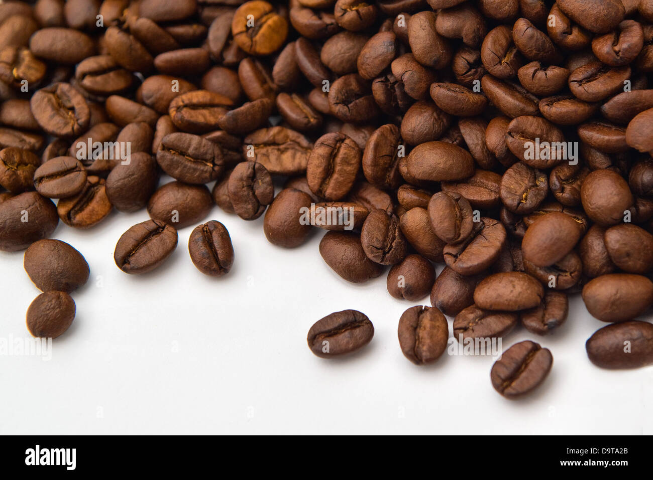 Les grains de café. Les grains de café torréfiés comme arrière-plan. Banque D'Images