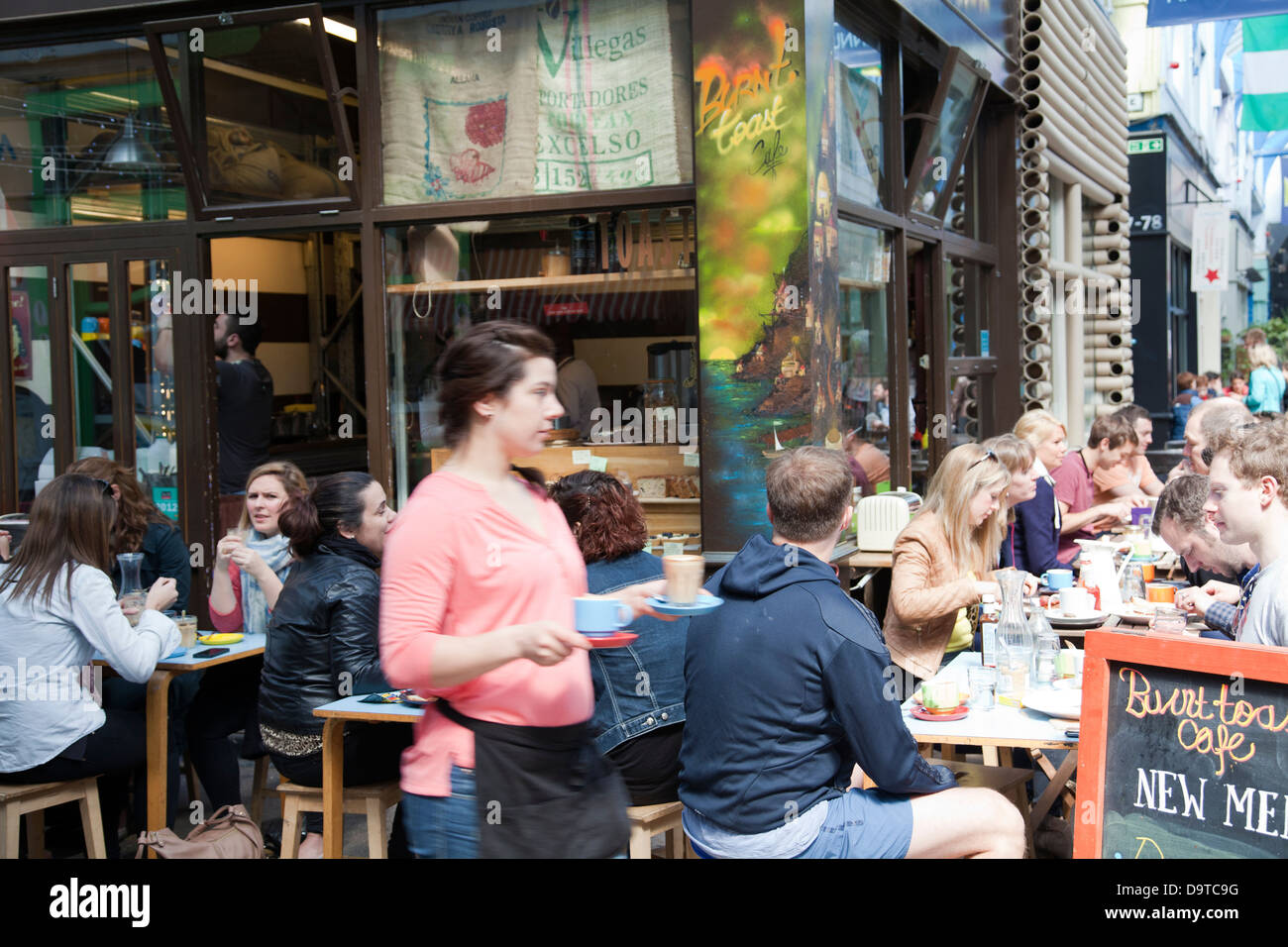 Marché de Brixton Village, Burnt Toast Cafe intérieur Arcade dans le sud de Londres - Royaume-Uni Banque D'Images